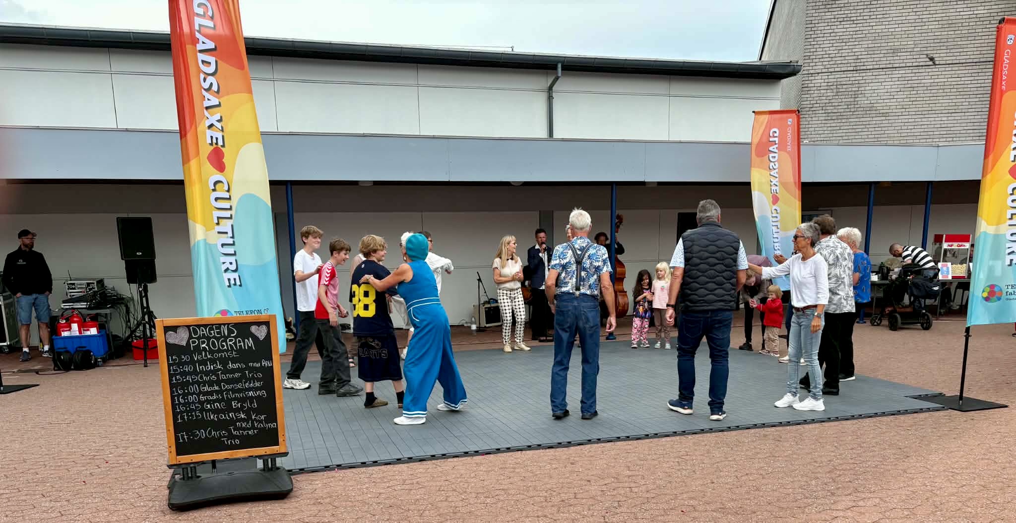 Og dansen den gik